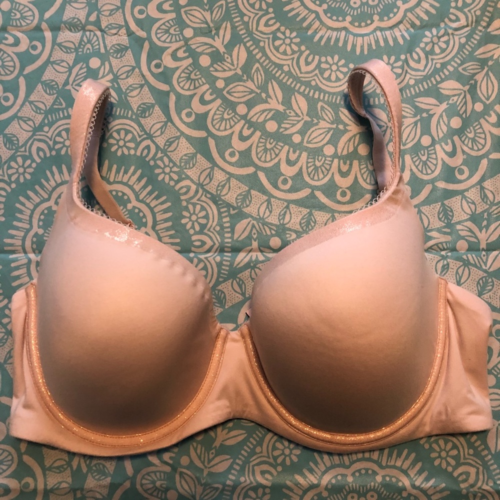 Victoria’s Secret body by Victoria pink/nude bra